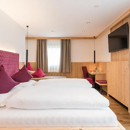 Anewandter Historic Hotel Brunico Esterno foto