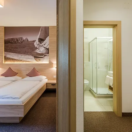 Anewandter Historic Hotel Brunico Esterno foto