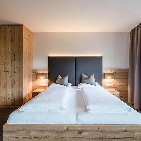 Anewandter Historic Hotel Brunico Esterno foto